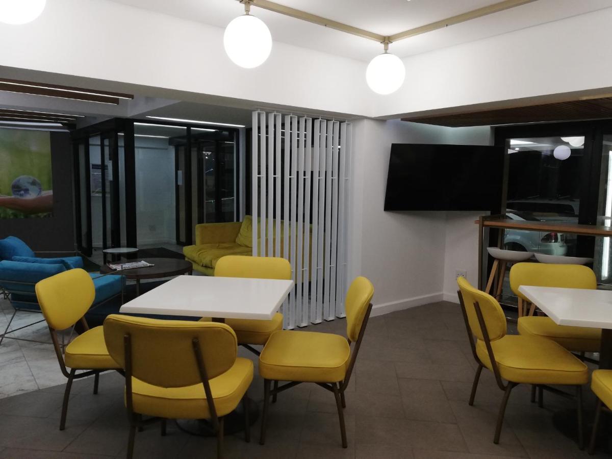 First Group Riviera Suites Le Cap Extérieur photo