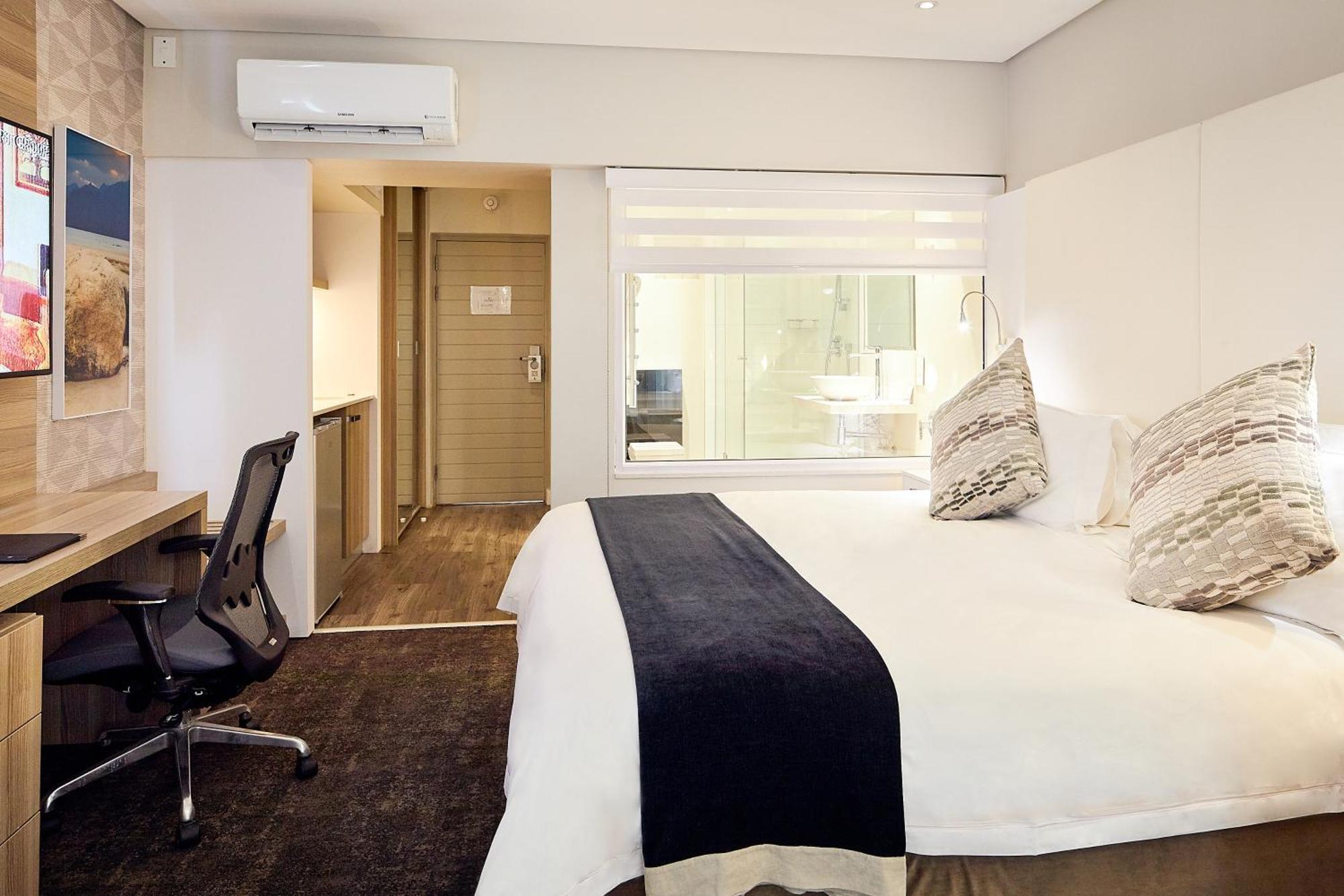 First Group Riviera Suites Le Cap Extérieur photo