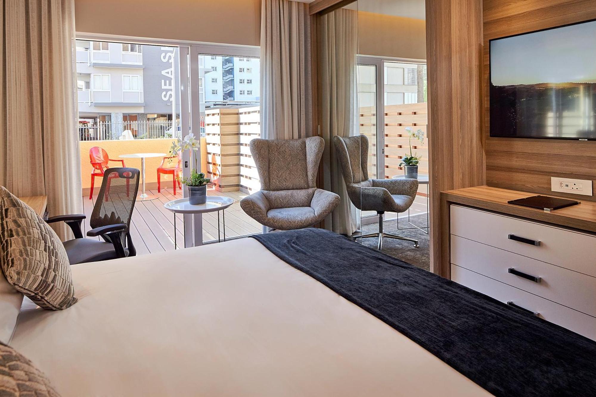 First Group Riviera Suites Le Cap Extérieur photo