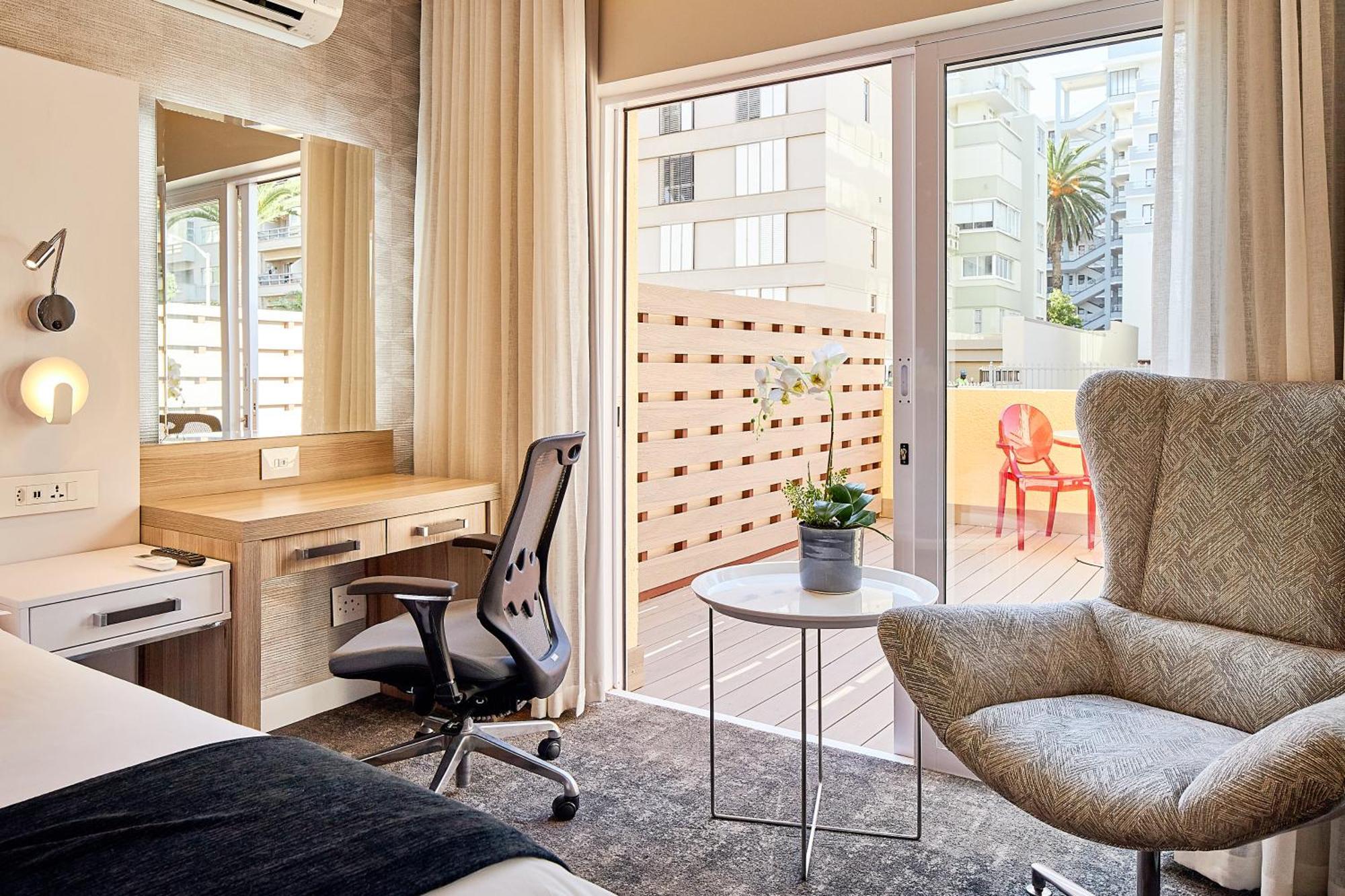 First Group Riviera Suites Le Cap Extérieur photo