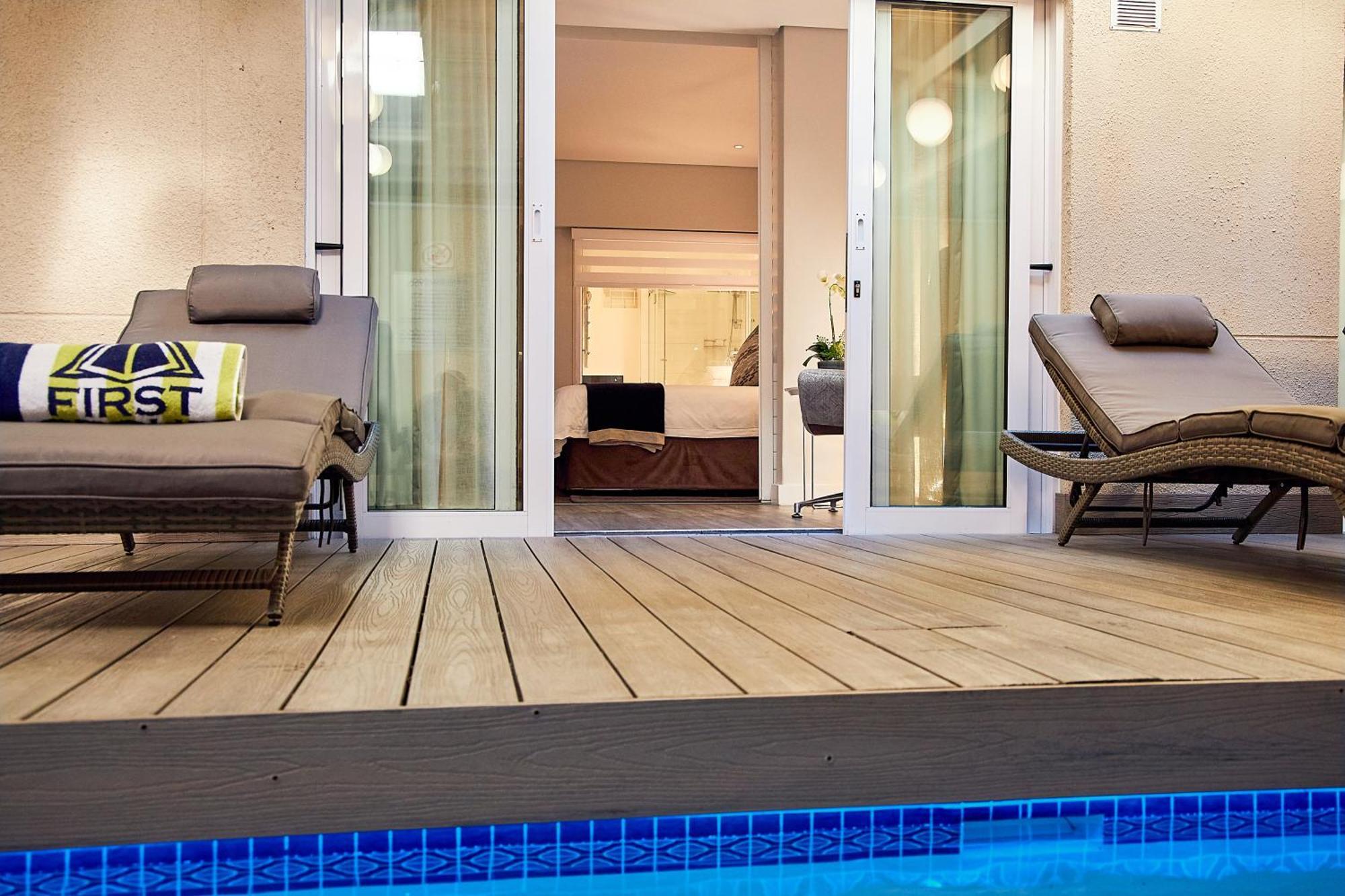 First Group Riviera Suites Le Cap Extérieur photo
