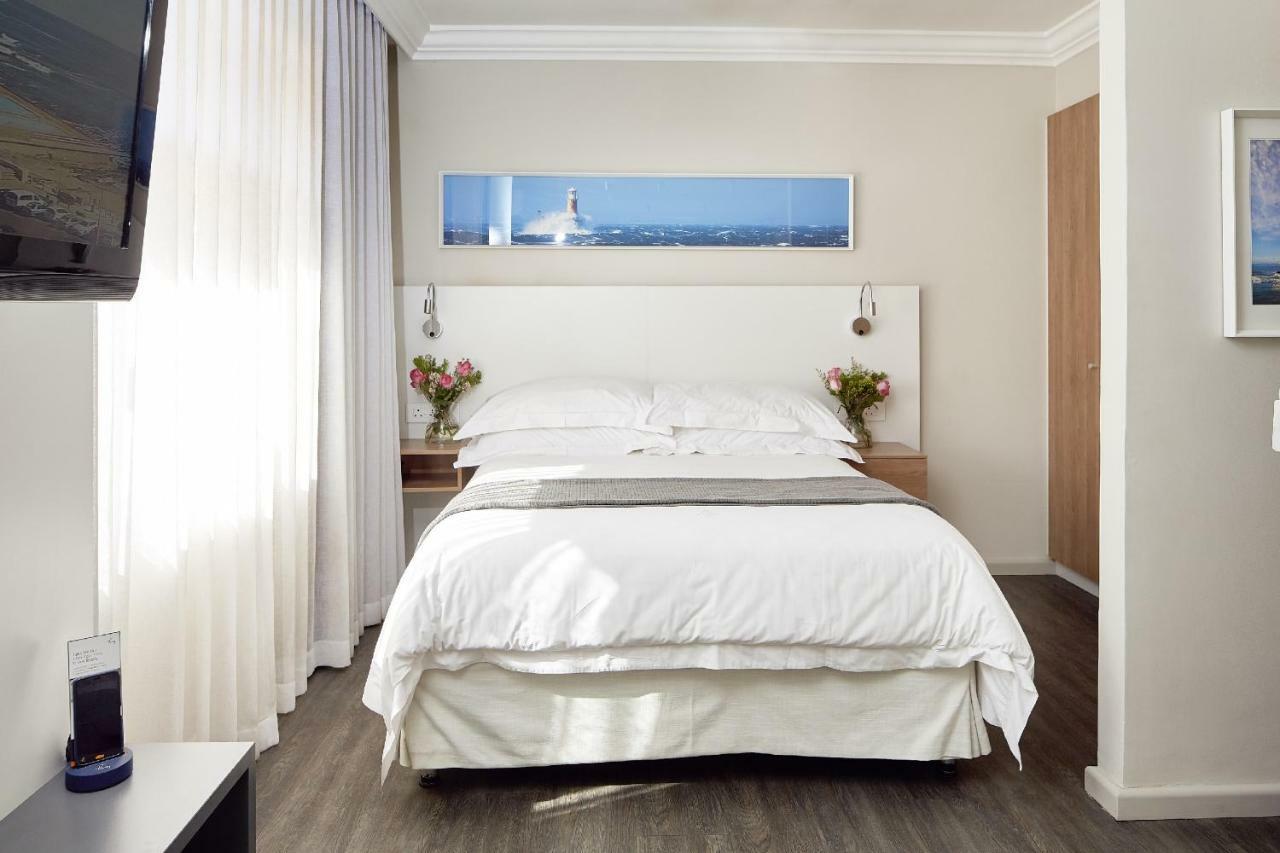 First Group Riviera Suites Le Cap Extérieur photo